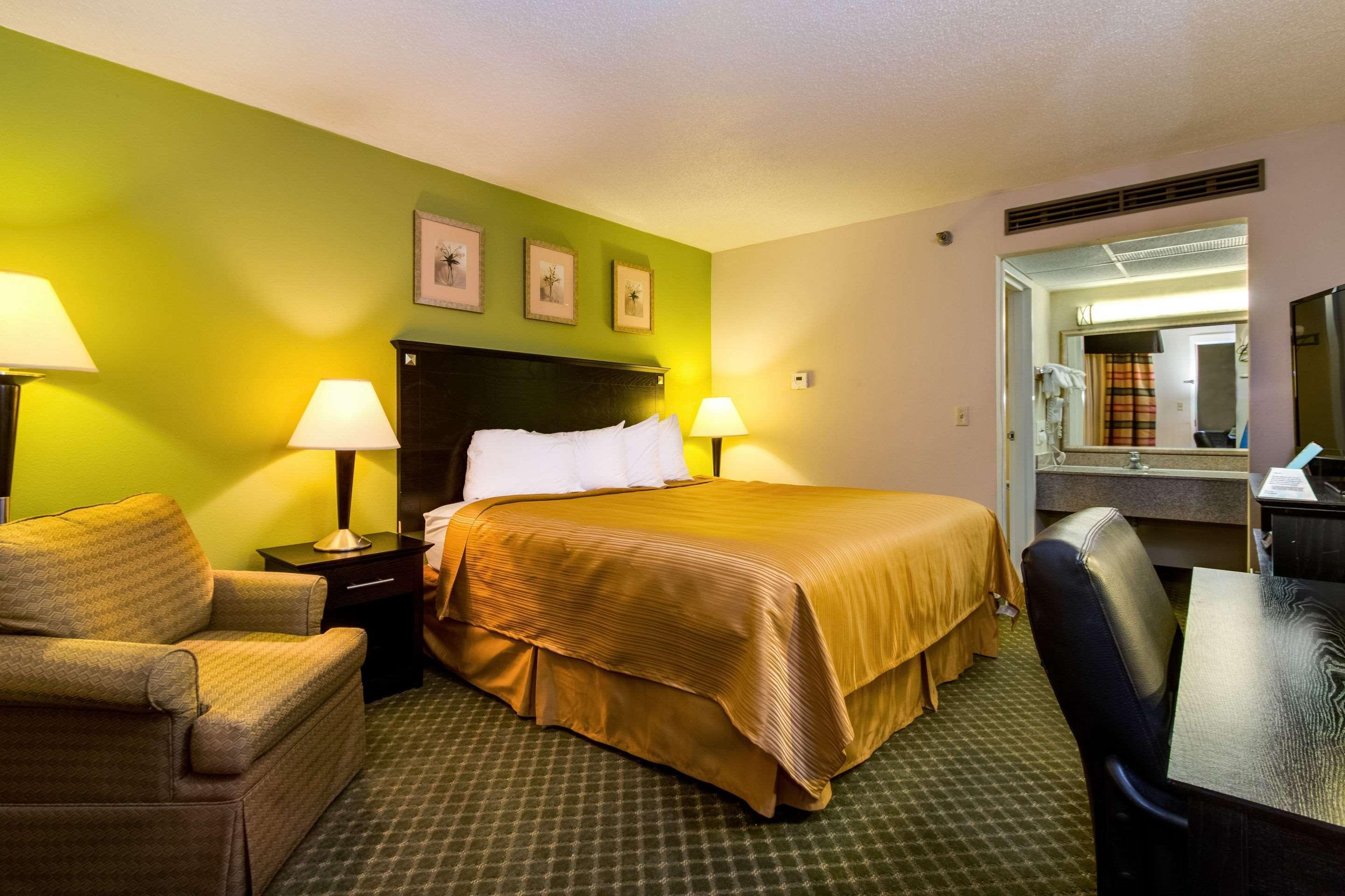 Quality Inn & Suites Moline - Quad Cities מראה חיצוני תמונה