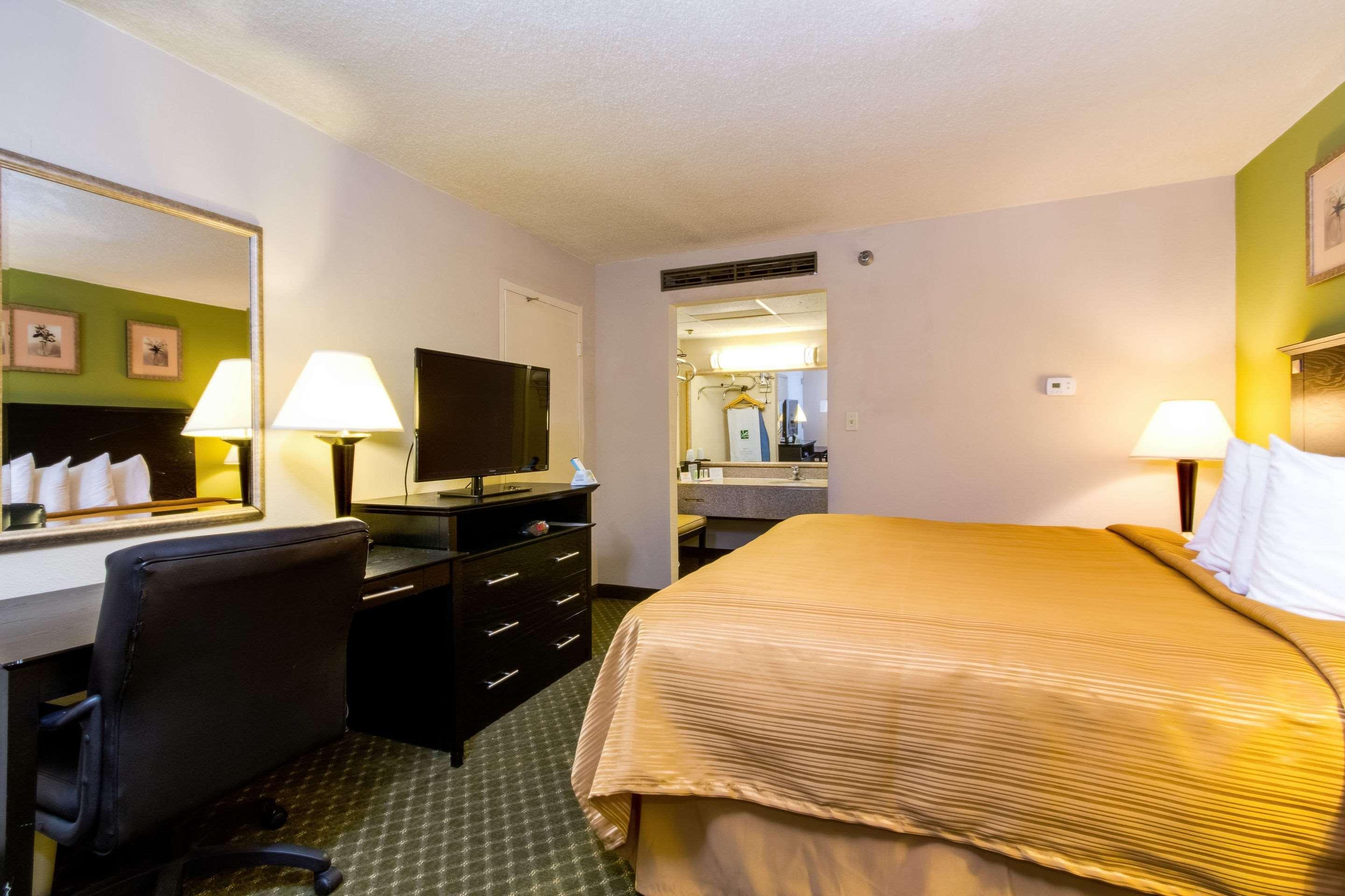 Quality Inn & Suites Moline - Quad Cities מראה חיצוני תמונה
