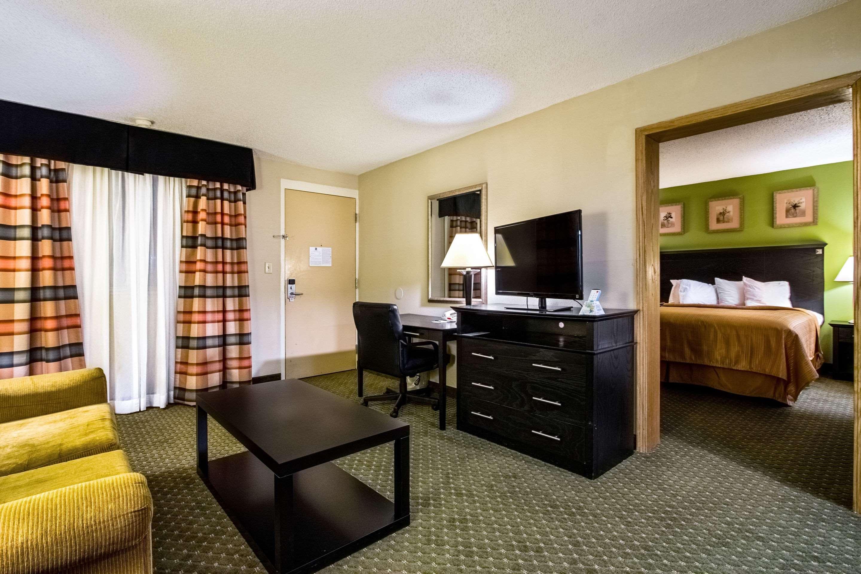 Quality Inn & Suites Moline - Quad Cities מראה חיצוני תמונה