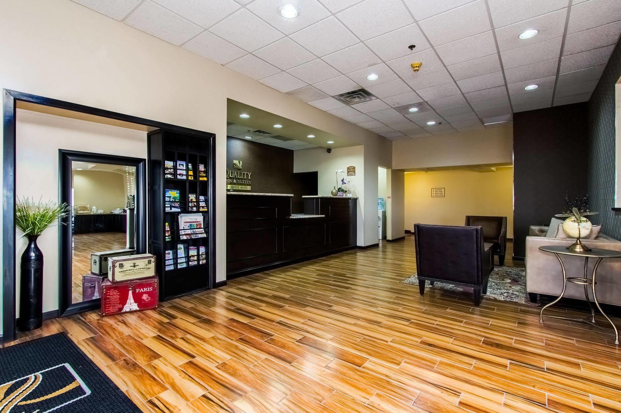 Quality Inn & Suites Moline - Quad Cities מראה חיצוני תמונה